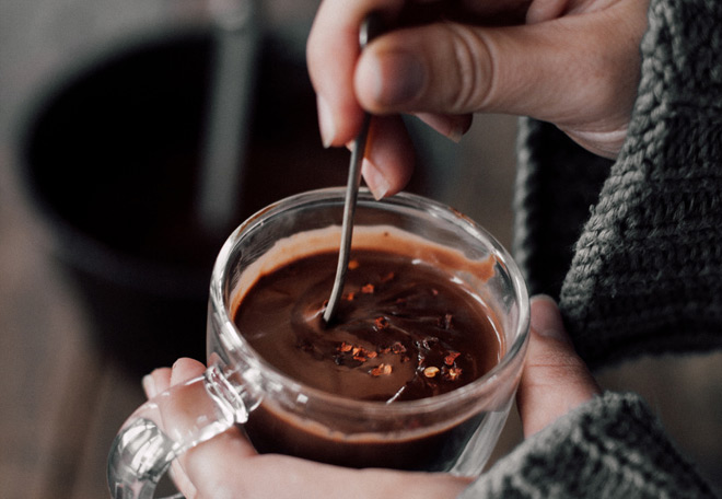 Enjoy Your Delicious Hot Chocolate Without Electricity !